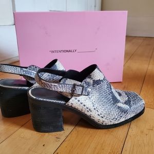 intentionally blank honcho mules EUCIB